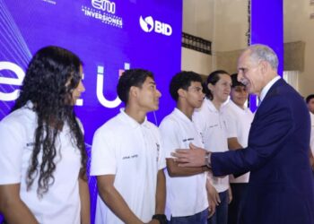 Gobierno hondureño lanza 10 mil becas para potenciar el talento digital en el país