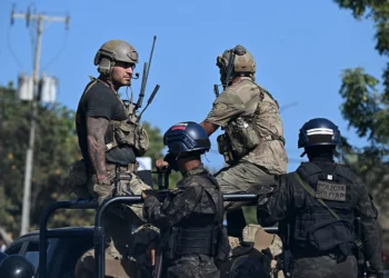 Hay unos 2,000 militares de EE.UU. en Venezuela, dice el jefe del Comando Sur