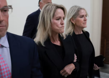 Víctimas de Epstein rompen el silencio: acusan a su exasistente de engañar al Congreso
