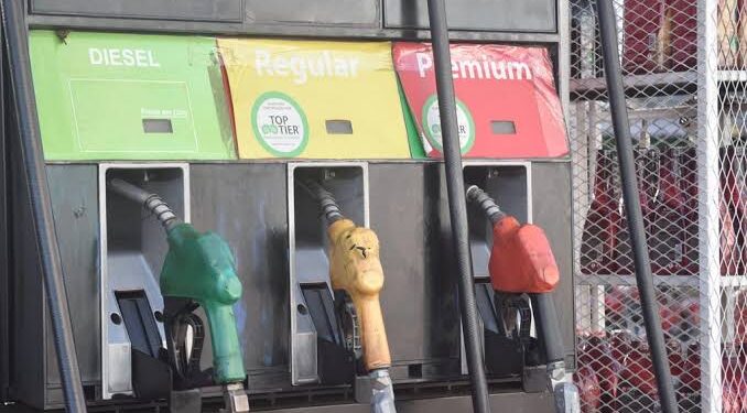 ¿Lo ha notado? Combustibles acumulan más de 15 lempiras de rebaja tras seis semanas consecutivas a la baja