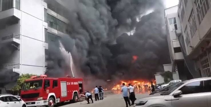 Mueren al menos 28 personas en un incendio de una fábrica de calzado en el sureste de China