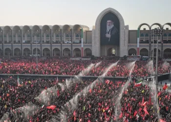 Irán celebra el rezo fúnebre por Jameneí en el segundo día de los funerales públicos