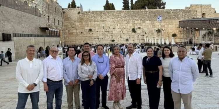 Israel ofrece apoyo a Honduras en áreas de agricultura, agua, salud y educación