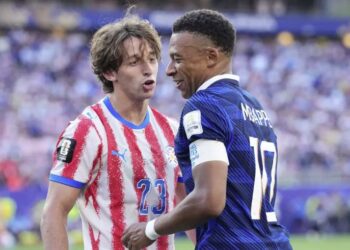 Mbappé condena a senadora paraguaya por comentarios racistas tras partido del Mundial