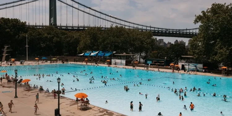 Nueva York activa un plan de emergencia por el calor extremo, que golpeará el noreste de EE.UU.