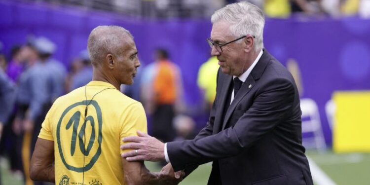 “No puede seguir”: la lapidaria crítica de Romario a Carlo Ancelotti tras la eliminación de Brasil en el Mundial