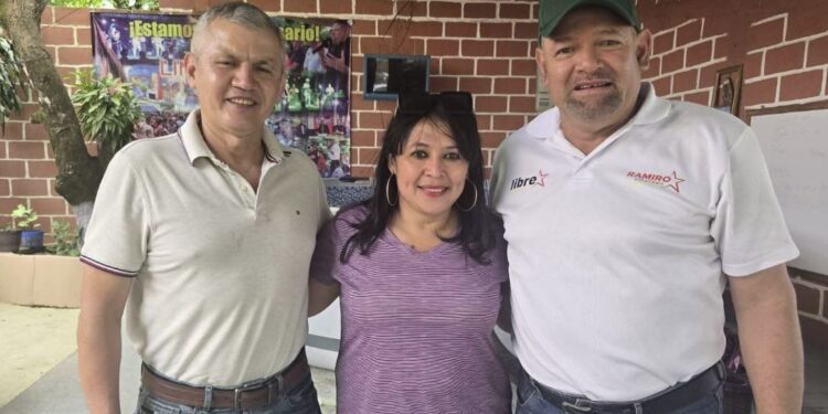 Roosevelt Hernández apareció en una reunión política de Libre en un sector del Departamento de Olancho