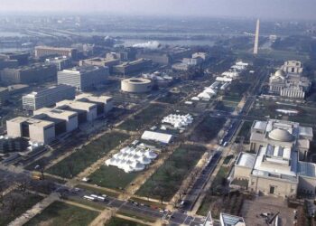 La Administración Trump acusa al Smithsonian de «activismo» y de apoyar la inmigración ilegal