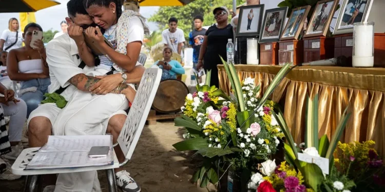 «No es nada fácil», un venezolano despide a su madre, su esposa, dos hijas y su sobrino