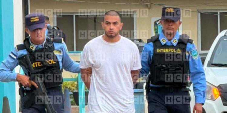 ¡Del avión al mamo! Llega deportado supuesto marero que habría ejecutado masacre en Copán