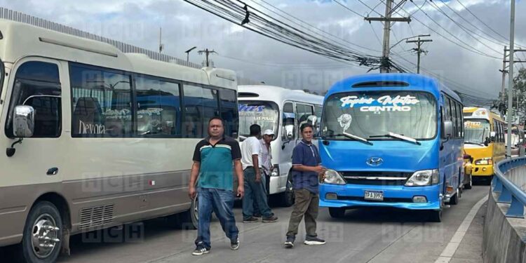 ¡Paralizados ante el crimen! Transportistas exigen “mano dura” contra la extorsión, asaltos y sicariato