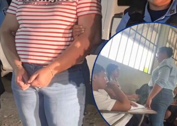 ¡Le salió cara la disciplina! Llorando y enchachada, terminó “la profe del video” que agredió a alumnas en Yoro