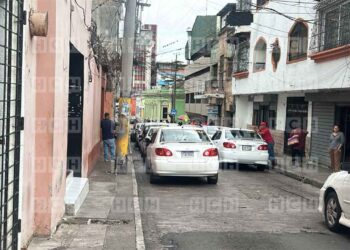 ¡Multas y decomisos! Taxistas denuncian desalojo del punto de la 21 de octubre – Centro