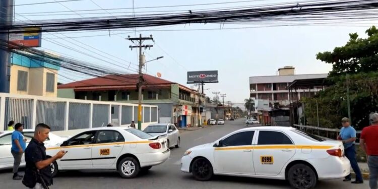 ¡No dan marcha atrás! Taxistas de El Progreso retoman protestas y desafían al alcalde por “trancazo” vial