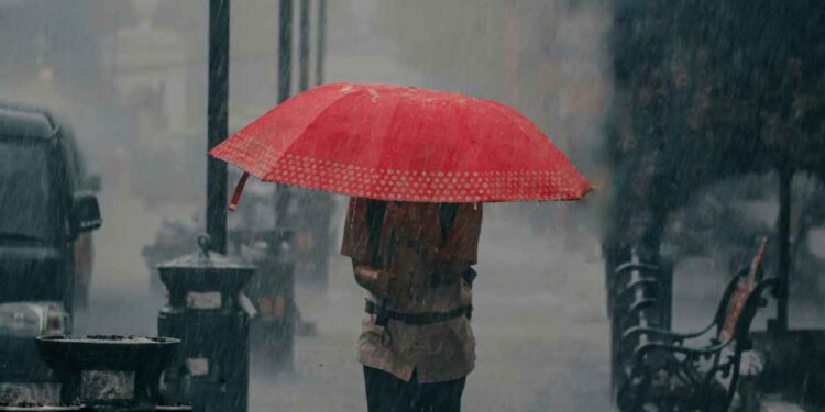 ¡Prepárese! Onda tropical dejará lluvias, tormentas eléctricas en gran parte de Honduras