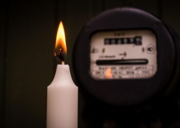 ¡Se va la luz… y el dinero! Apagones provocan pérdidas superiores a $90 millones en Honduras este año
